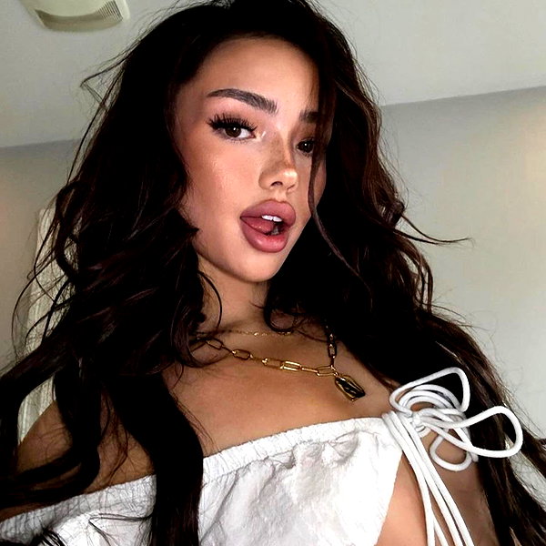 baddiesessence instagram image archive image