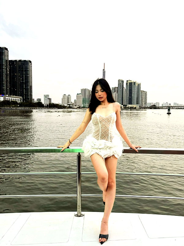 lyhythuedoxinh instagram image archive image