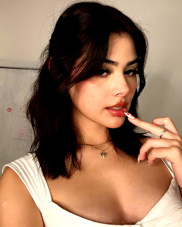 baddiesessence instagram image archive image