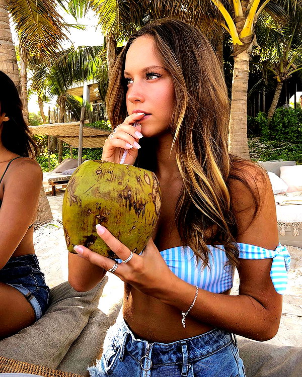 olivia.mathers instagram image archive image