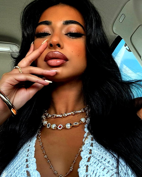 baddiesessence instagram image archive image
