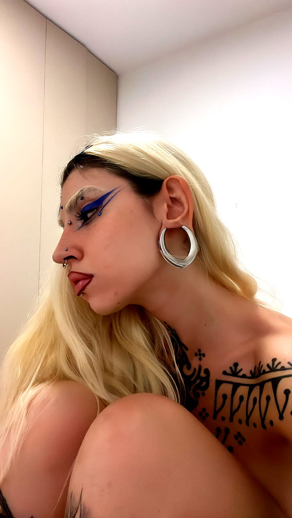 Archived image from @noyrll on Instagram