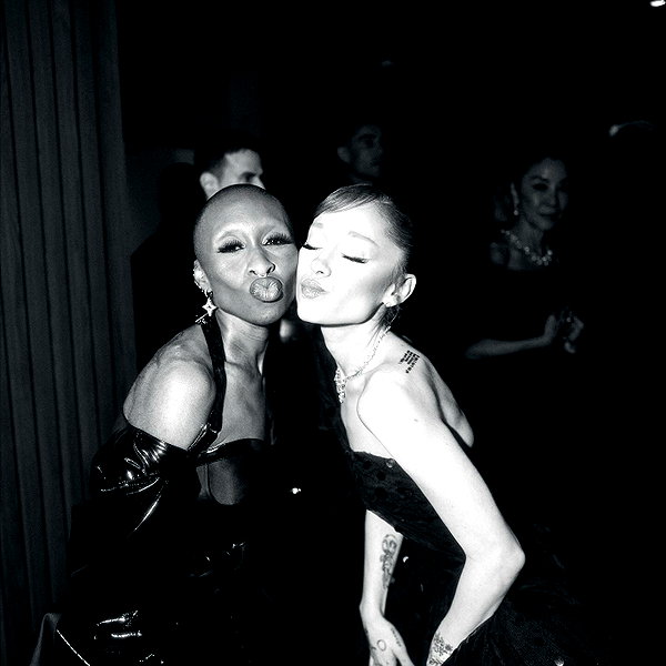 arianagrande instagram image archive image