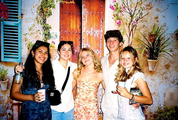 macaroni_naomi instagram image archive image