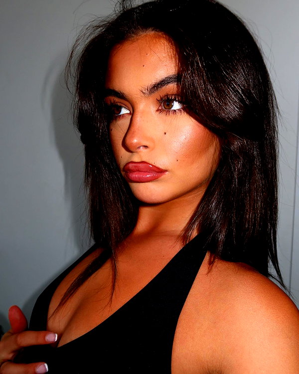 oliviaphillipps instagram image archive image