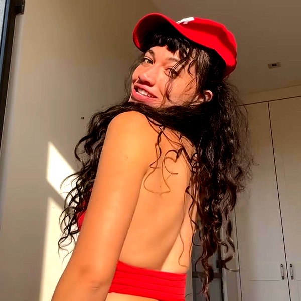 romi_henenson instagram image archive image