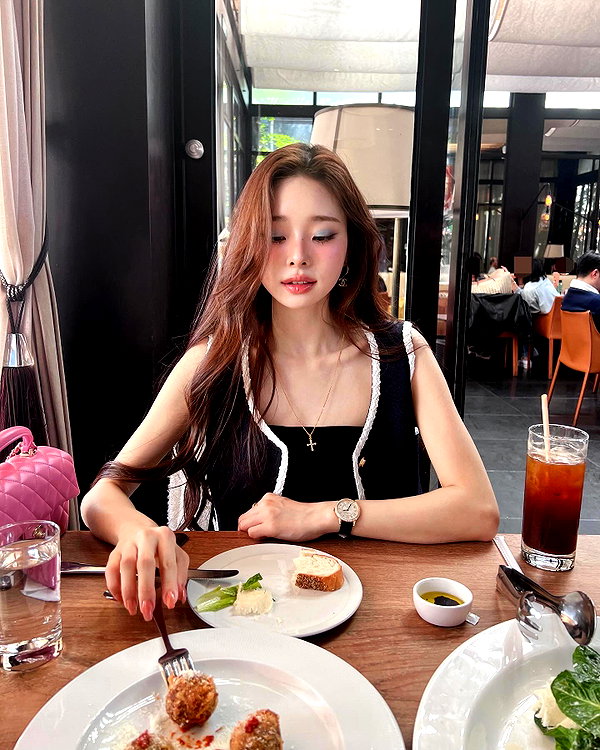 dear.zia instagram image archive image