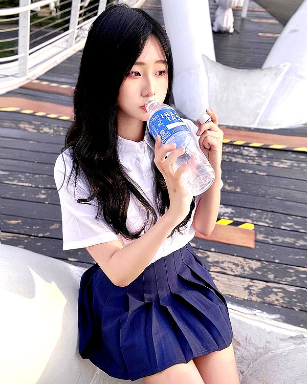 lai_931201 instagram image archive image