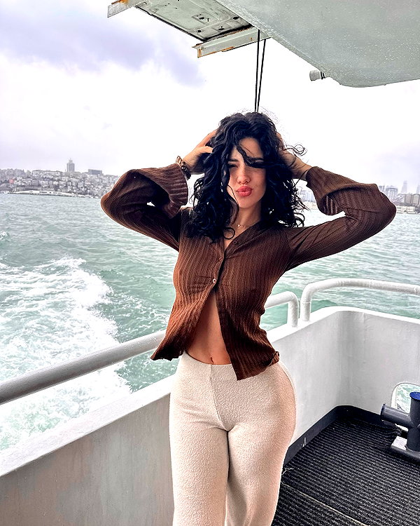 vanessa.rhd instagram image archive image