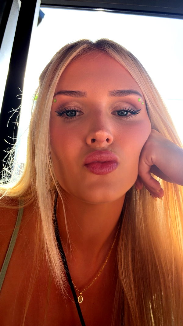 allie_dunn instagram image archive image