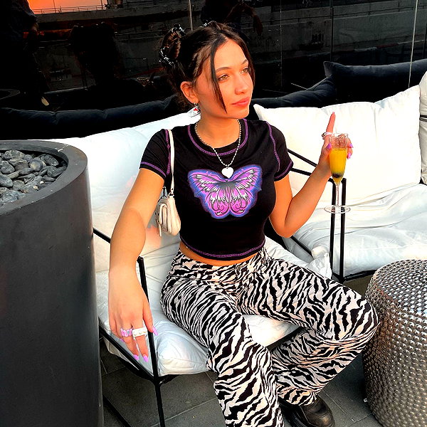 romi_henenson instagram image archive image
