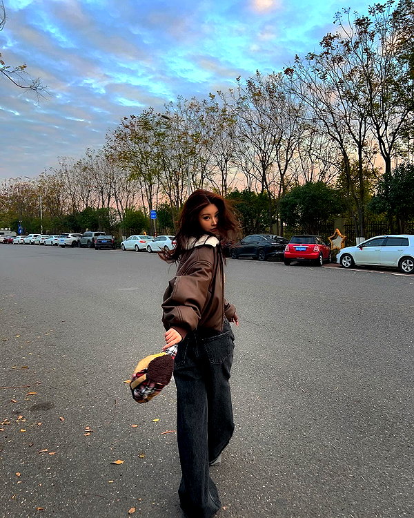 ll.lu1s instagram image archive image