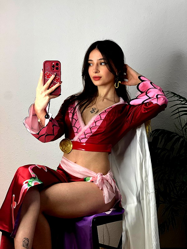 cata.leyah instagram image archive image