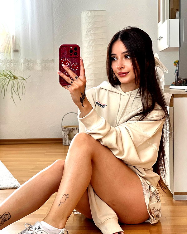 cata.leyah instagram image archive image