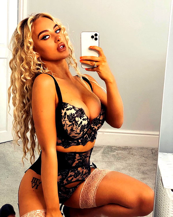 rhiannonbluee instagram image archive image
