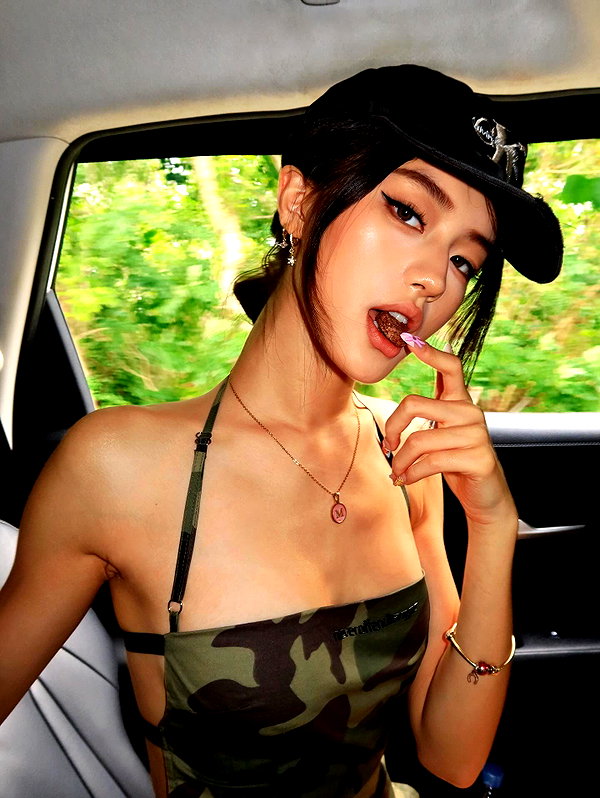 claire_is_miiii instagram image archive image