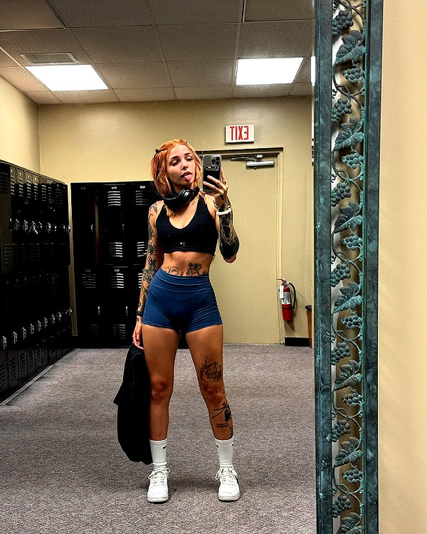 peachtoot.plz instagram image archive image