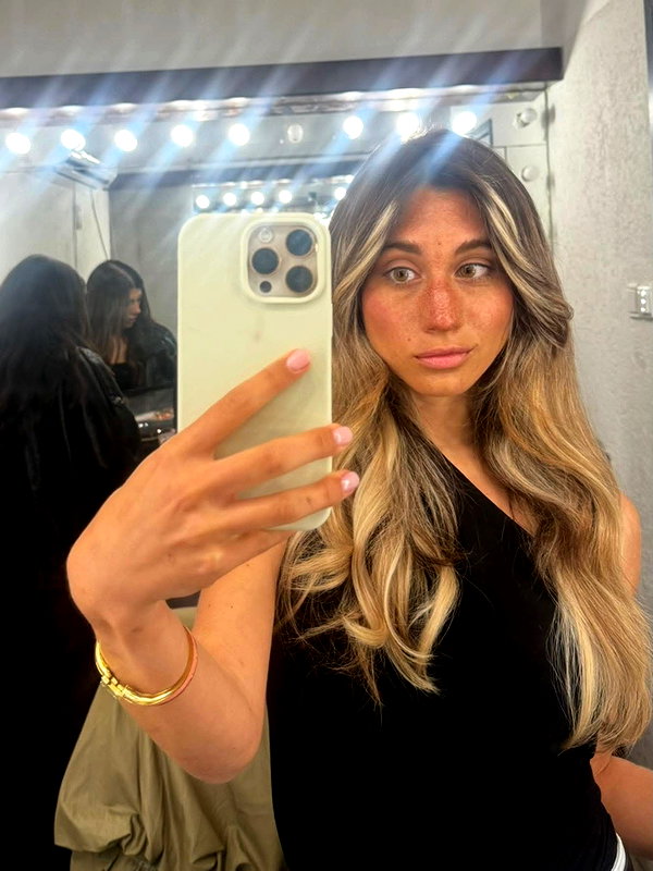 Archived image from @refaella_twina on Instagram