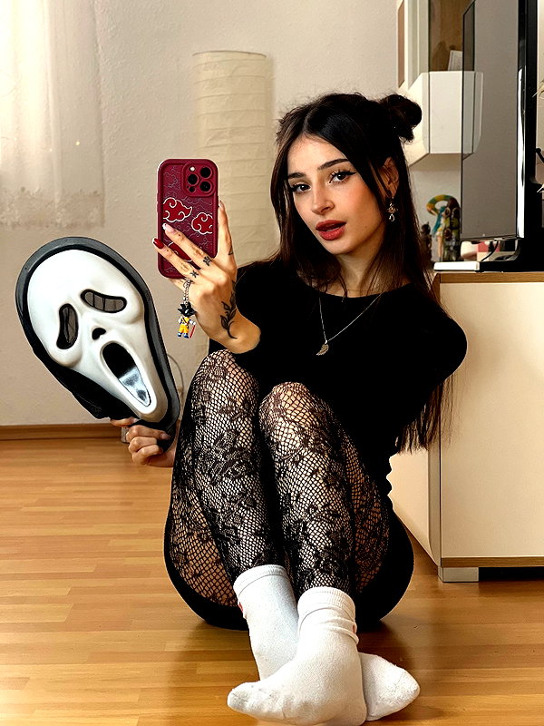 cata.leyah instagram image archive image