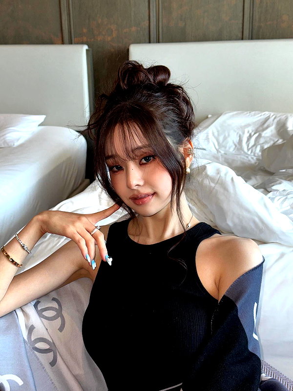 dear.zia instagram image archive image