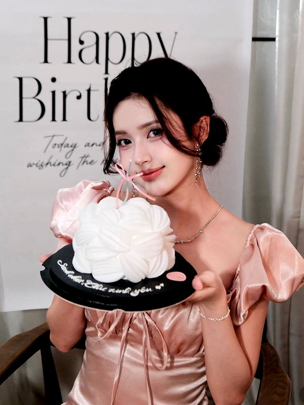 lyhythuedoxinh instagram image archive image