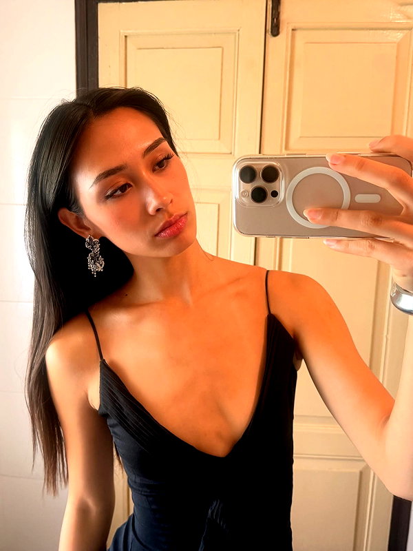 cait.knight instagram image archive image