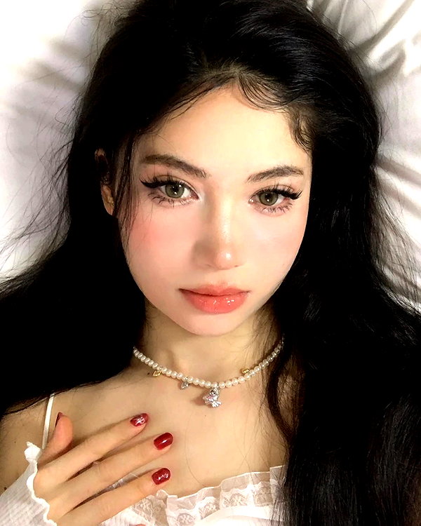baddiesessence instagram image archive image