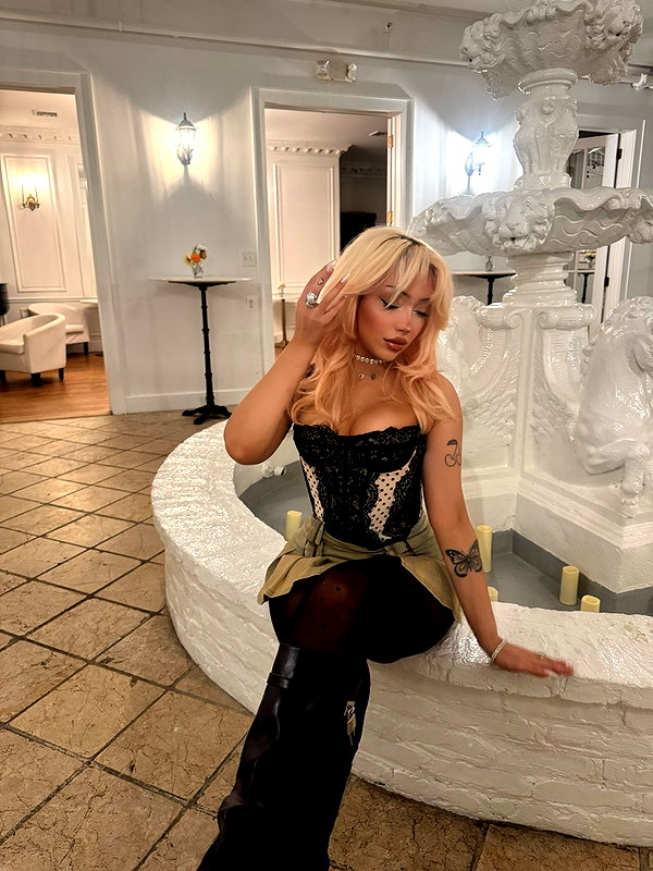 v.qx instagram image archive image