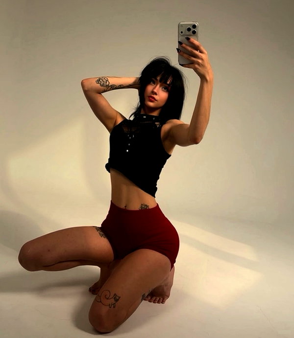 Archived image from @deadangelfiles on Instagram