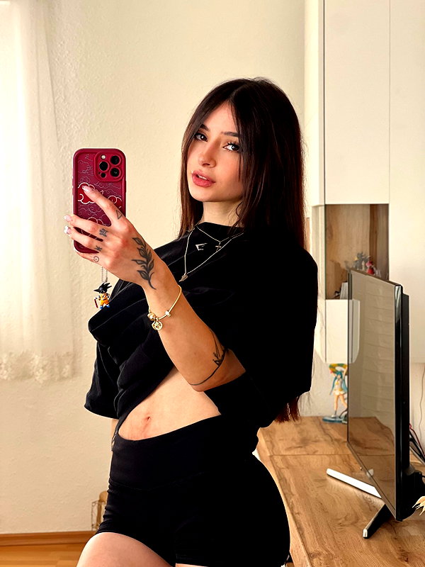 cata.leyah instagram image archive image