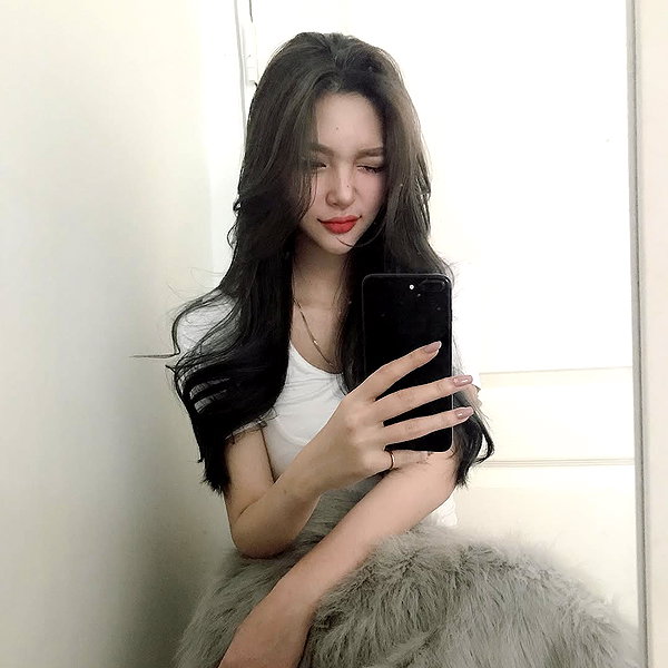 Archived image from @heroineseen on Instagram