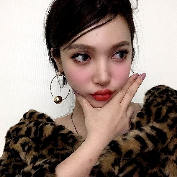 Archived image from @heroineseen on Instagram