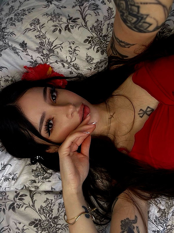 cata.leyah instagram image archive image