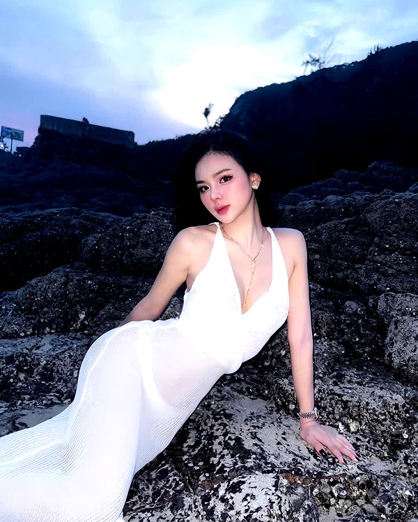 lyhythuedoxinh instagram image archive image