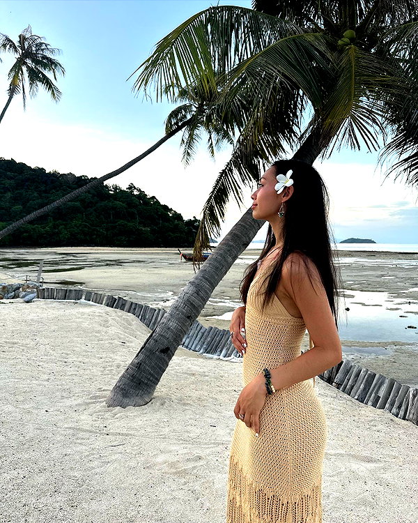 cait.knight instagram image archive image