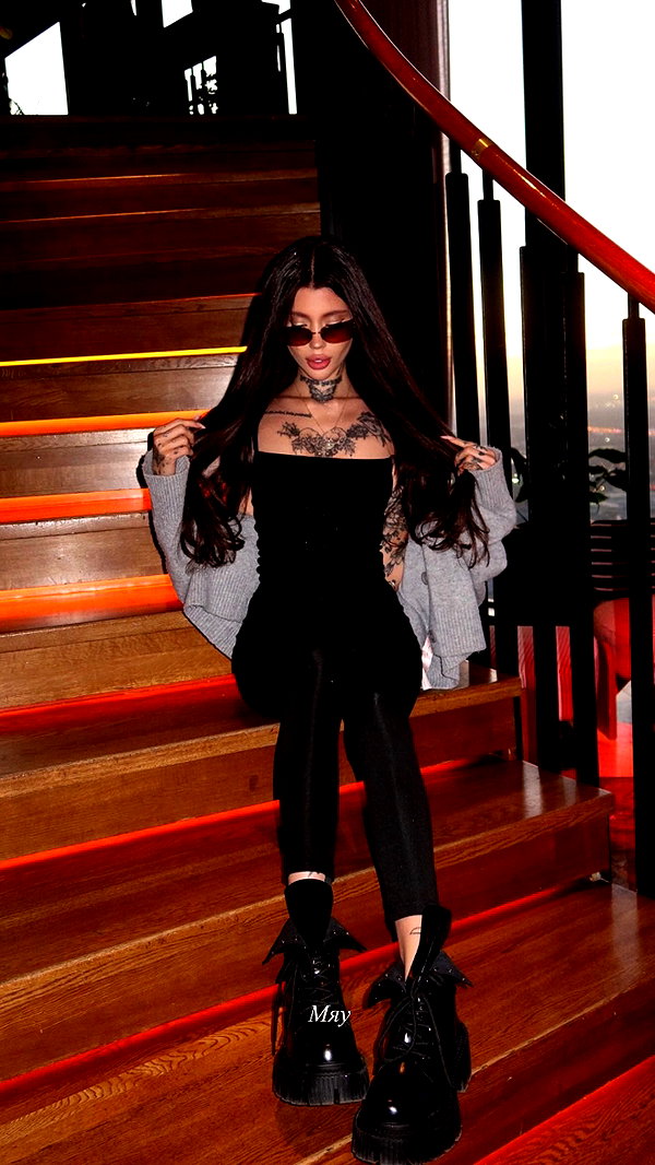 Archived image from @meleeva on Instagram