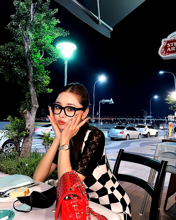 dear.zia instagram image archive image