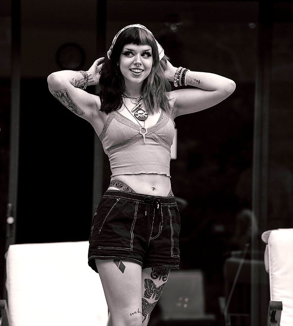 yeahimcaroline instagram image archive image