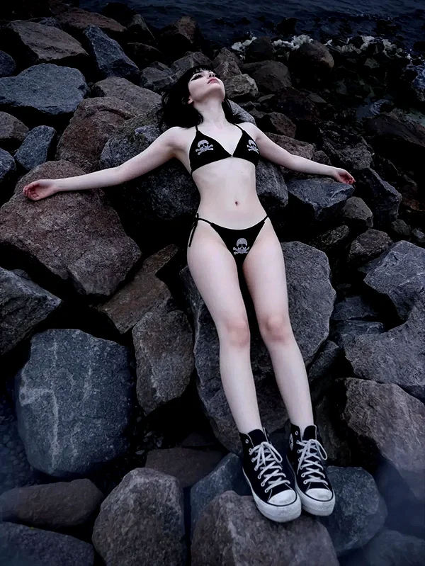 chica.niebla instagram image archive image