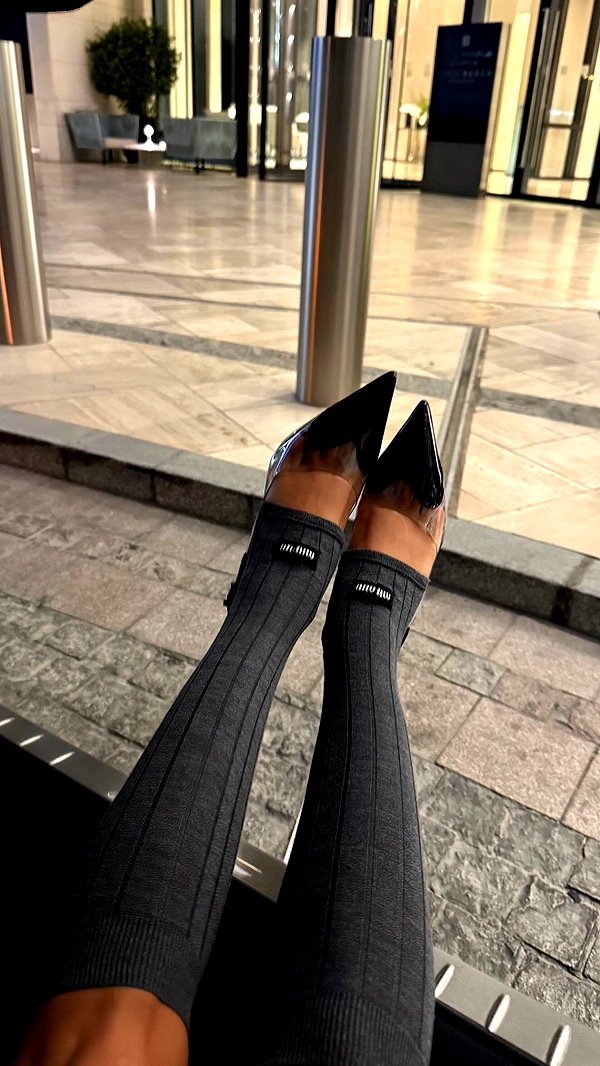 lyna_com2000 instagram image archive image