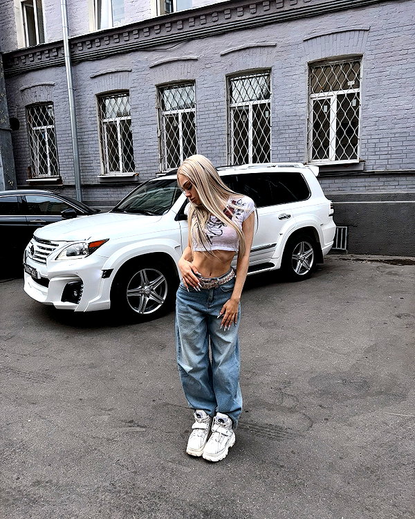 vik4au instagram image archive image