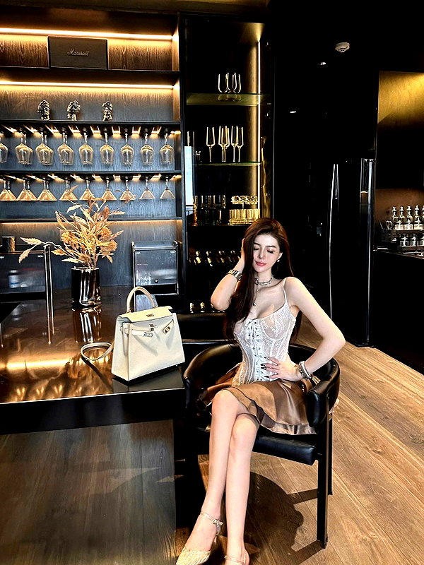 lyhythuedoxinh instagram image archive image
