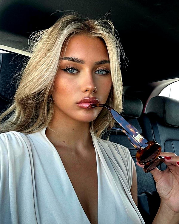 baddiesessence instagram image archive image