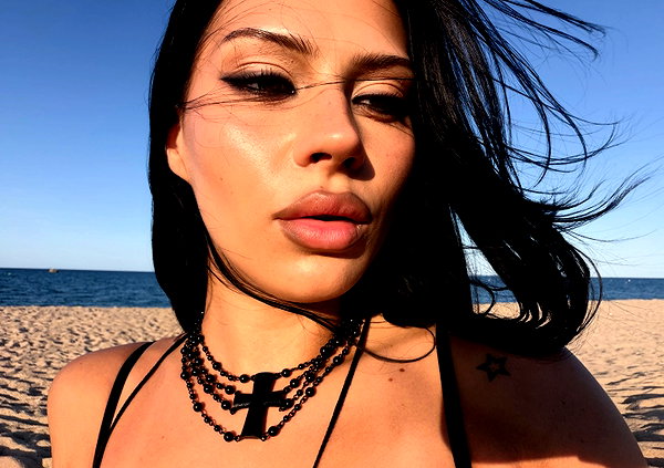 karolinaawasik instagram image archive image