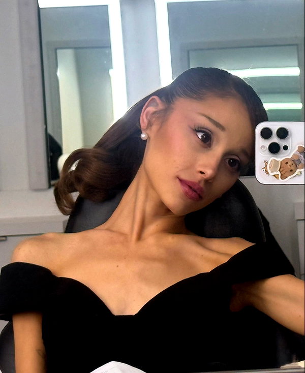 arianagrande instagram image archive image