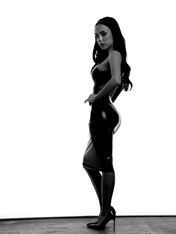 lyna_com2000 instagram image archive image