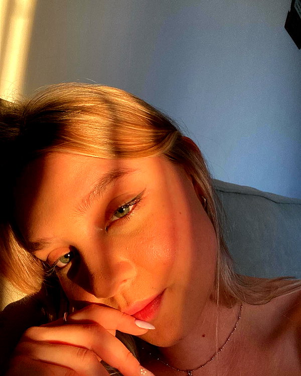 lila.garnik instagram image archive image