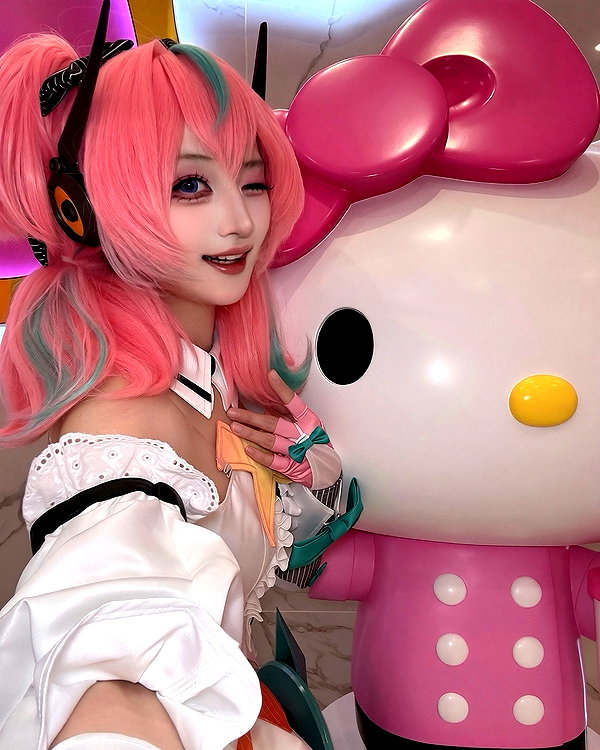 miee_cos instagram image archive image