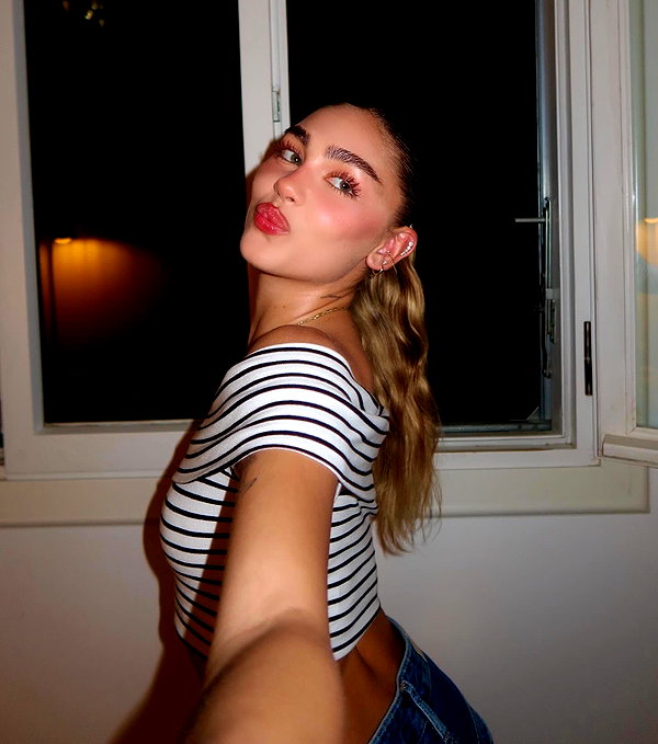 maya.keyy instagram image archive image