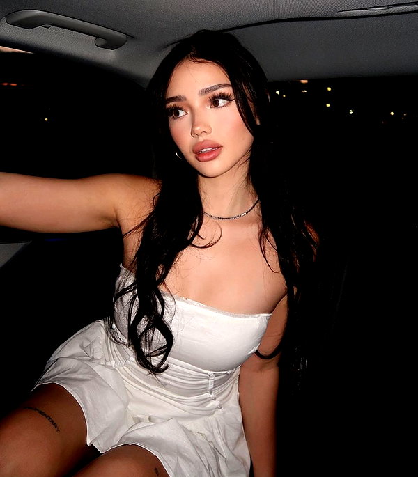 baddiesessence instagram image archive image